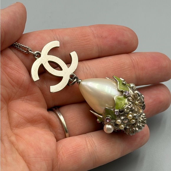 Chanel Silver-Tone CC Pearl Drop Necklace with Floral Gem Detail - Picture 3 of 8